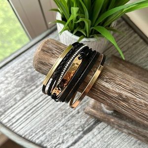 Multi strap magnetic clasp cuff bracelet